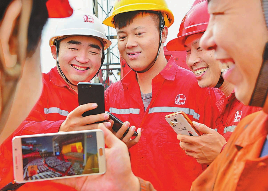 伟大中国开启新征程!——网民热情“点赞”党的十九大隆重召开