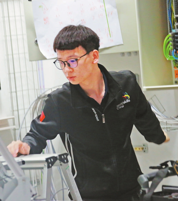 ���ܺ��� ������Ϯ�����ǵ�44�����缼�ܴ�����ҵ������Ŀ�ھ�Ԭǿ